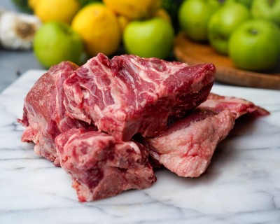 Свинина на кости охлаждённая 1 кг - купить в Паулкино